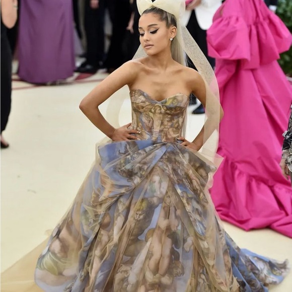 Meet your Posher, Angi 🍸 - Picture 8 of 12